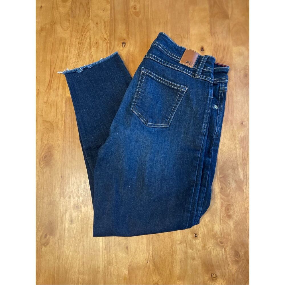 Women’s Straight Leg Jeans in Dark Indigo